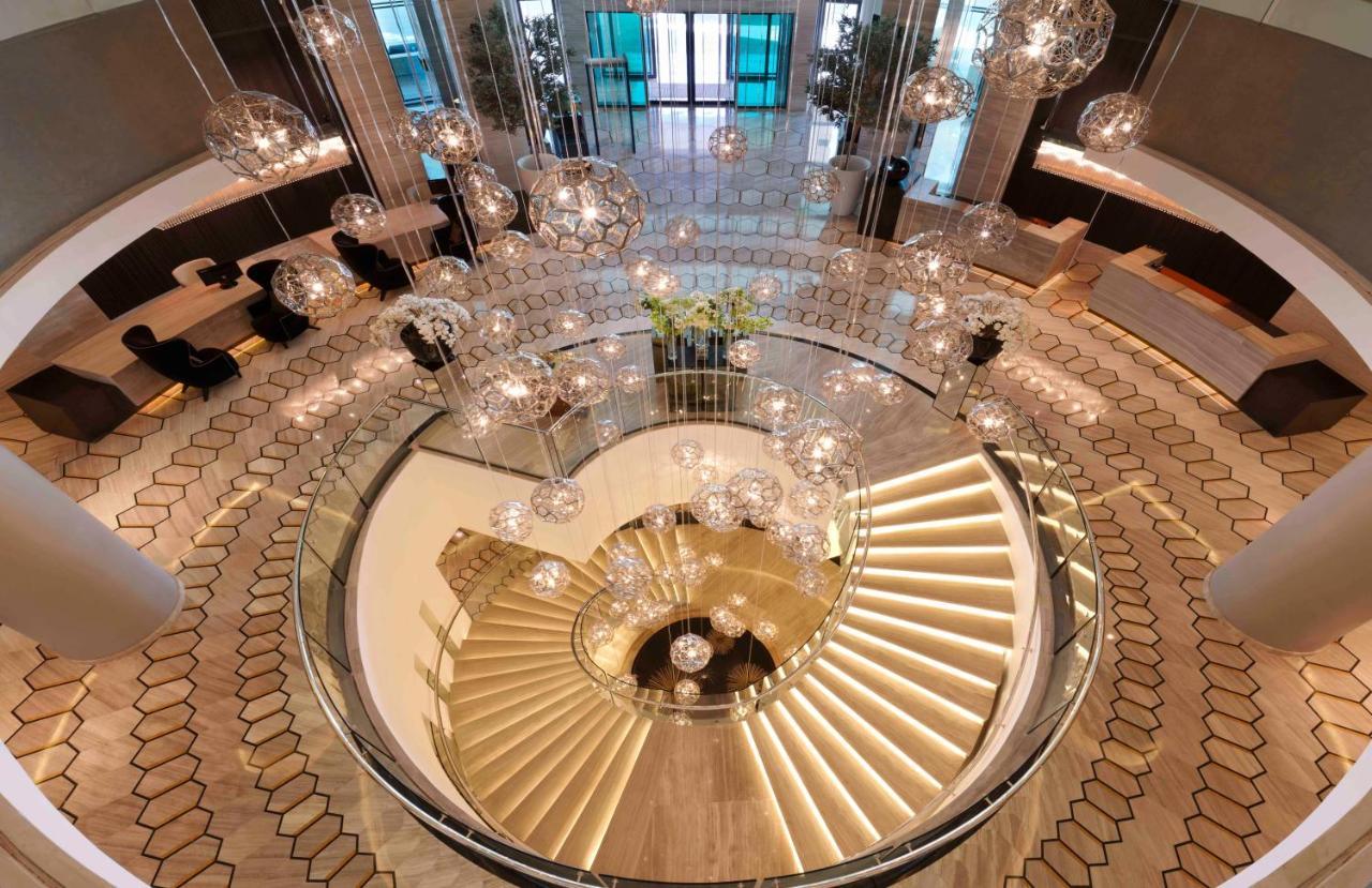 Fairmont Riadh Exterior foto The staircase at the entrance of the hotel