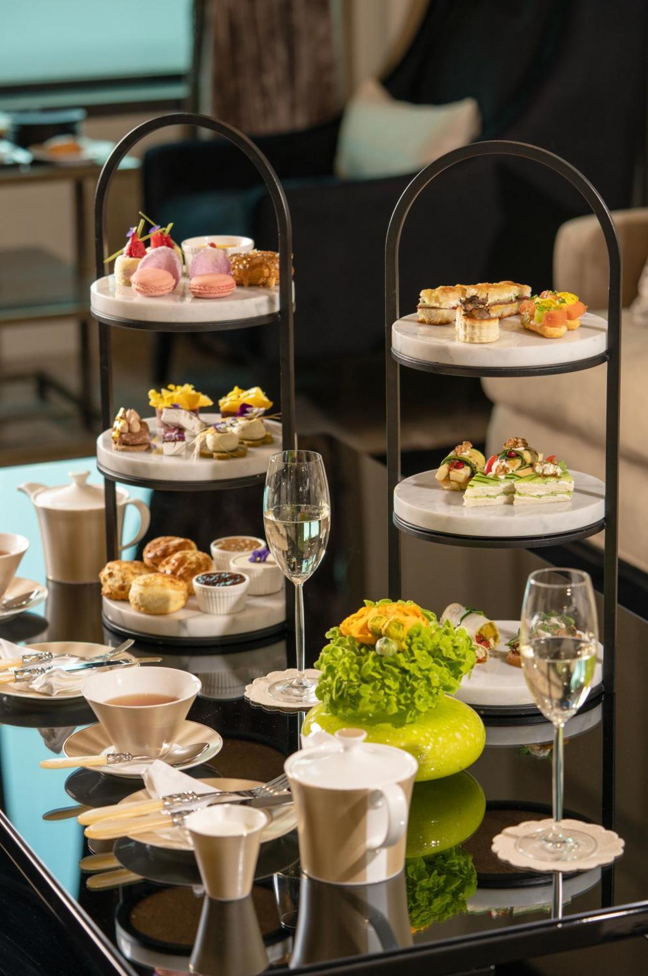Fairmont Riadh Exterior foto Afternoon tea at the Mandarin Oriental, Munich