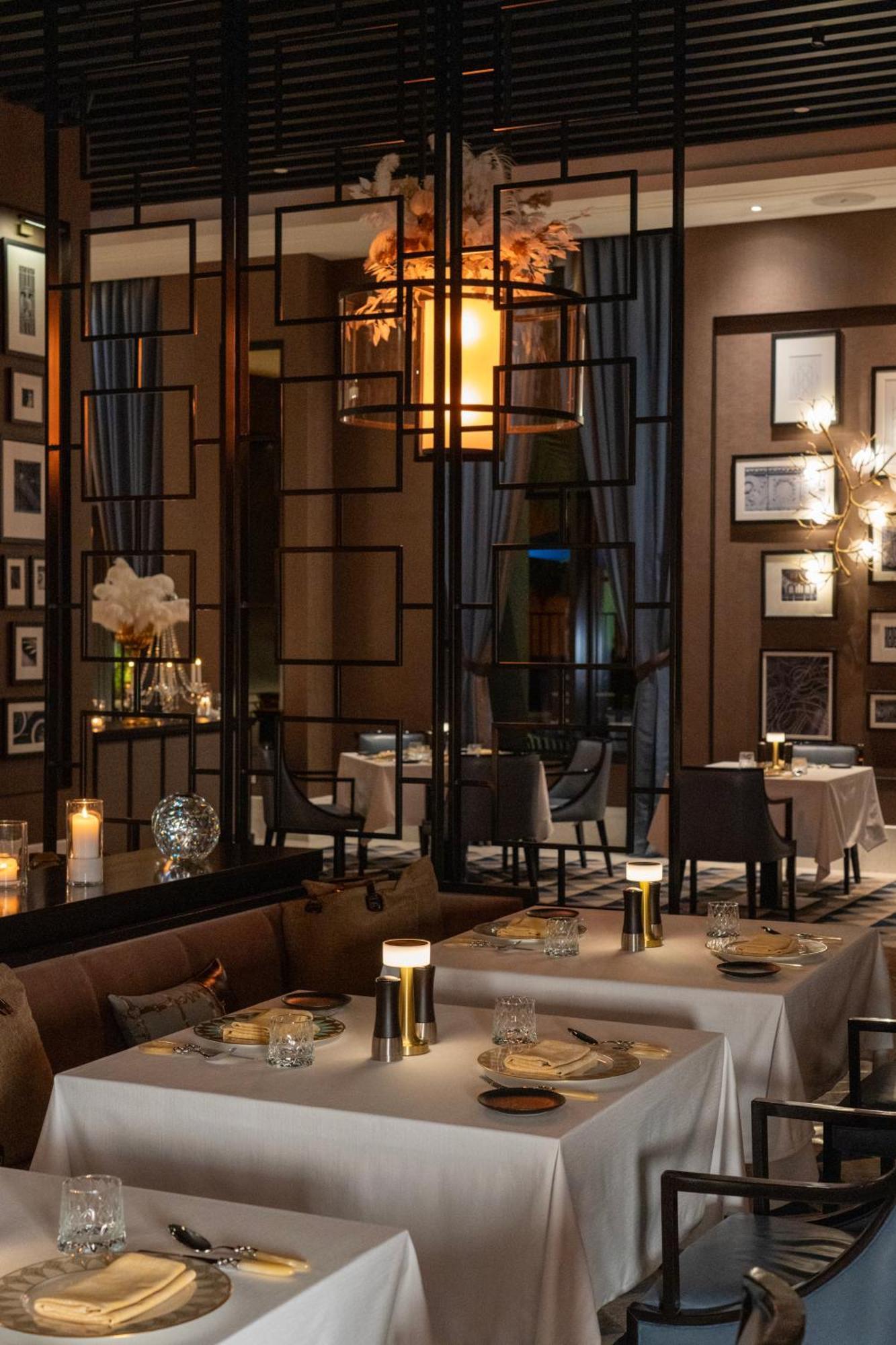 Fairmont Riadh Exterior foto The interior of the restaurant