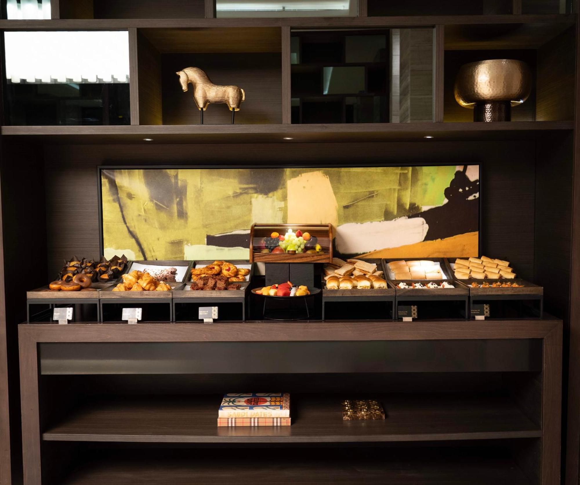 Fairmont Riadh Exterior foto A display of chocolates at the hotel
