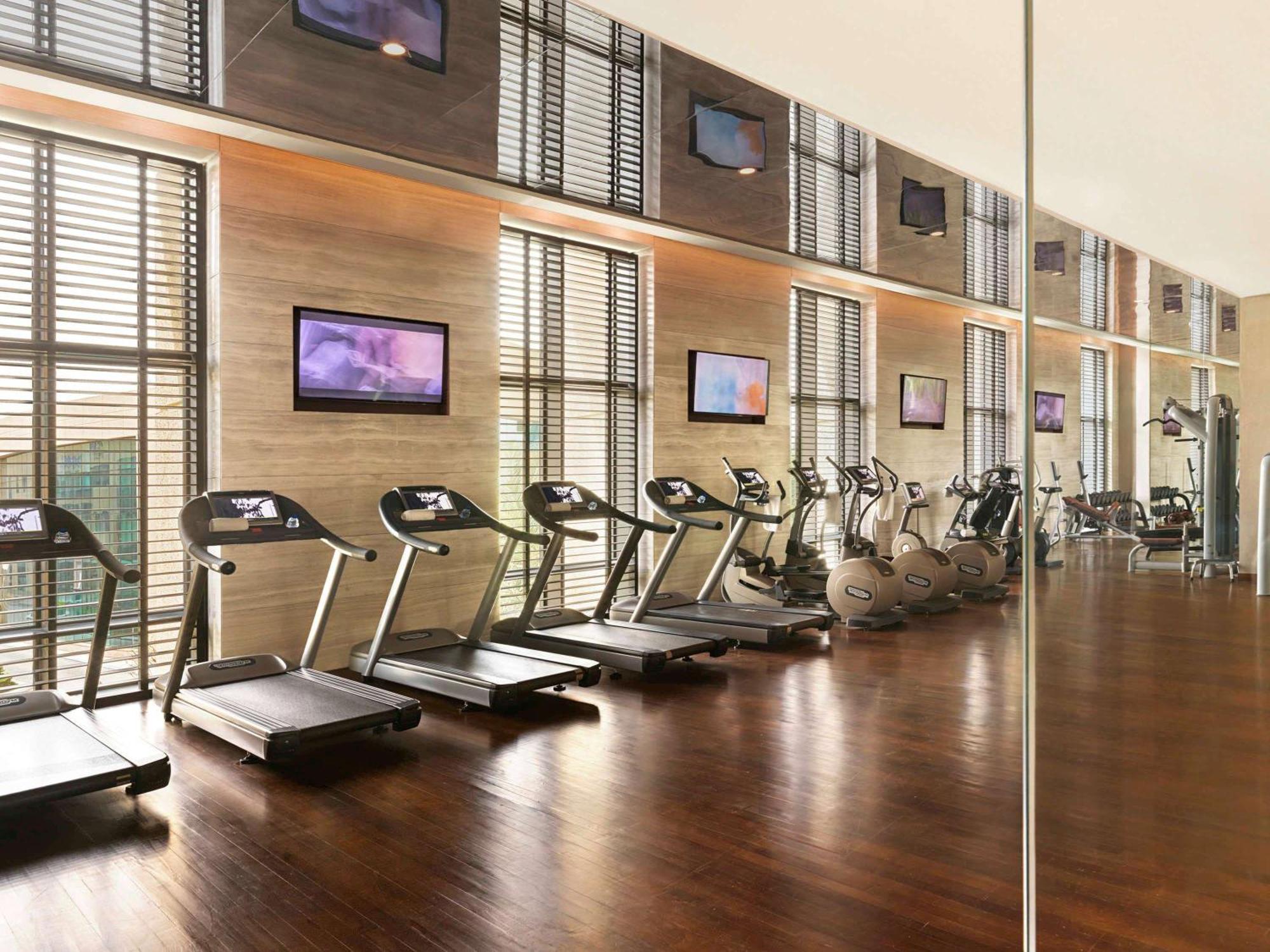 Fairmont Riadh Exterior foto The gym at the hotel